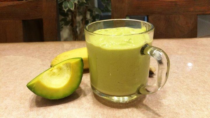 香蕉牛油果奶昔