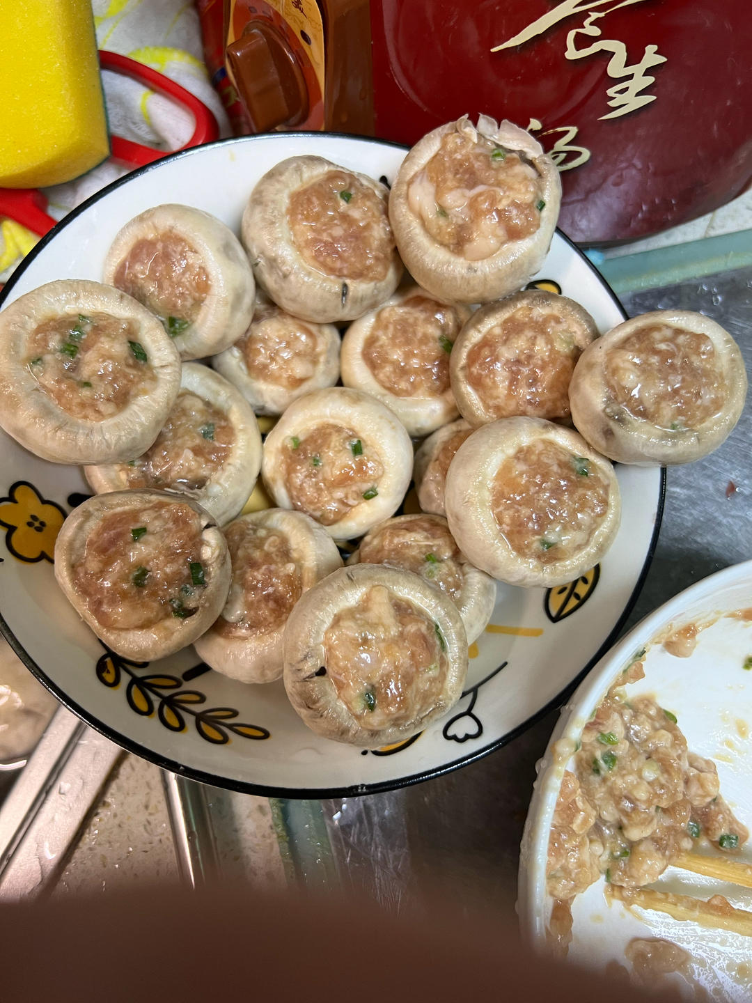 不会剩下一滴汤汁的口蘑酿肉