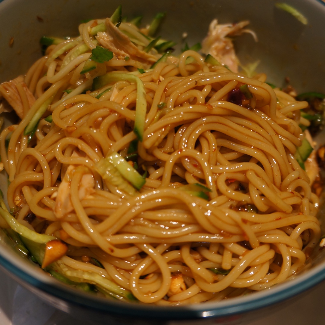 简单又美味的鸡丝凉面