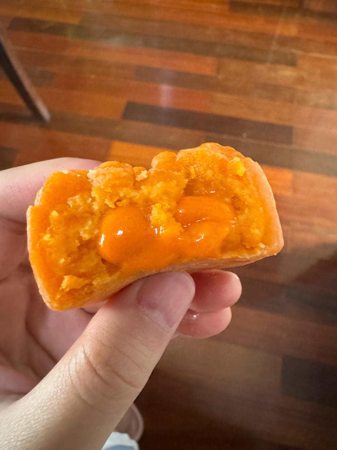 💃奶黄流心月饼——这是可以让你坐稳朋友圈厨霸位置的月饼🥮，没人点赞算我输👎