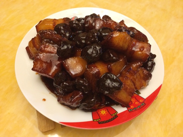 吃着碗里望着锅里的红烧肉