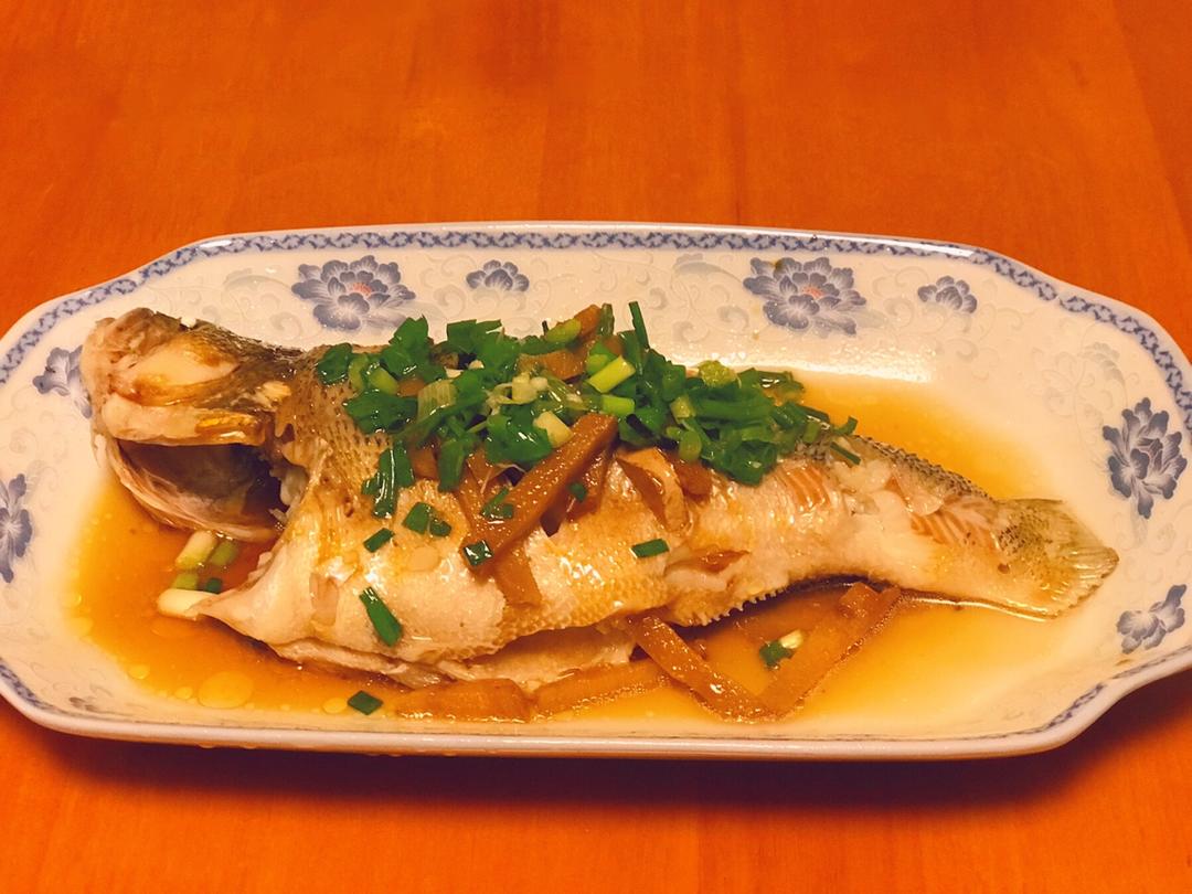 葱油鲈鱼