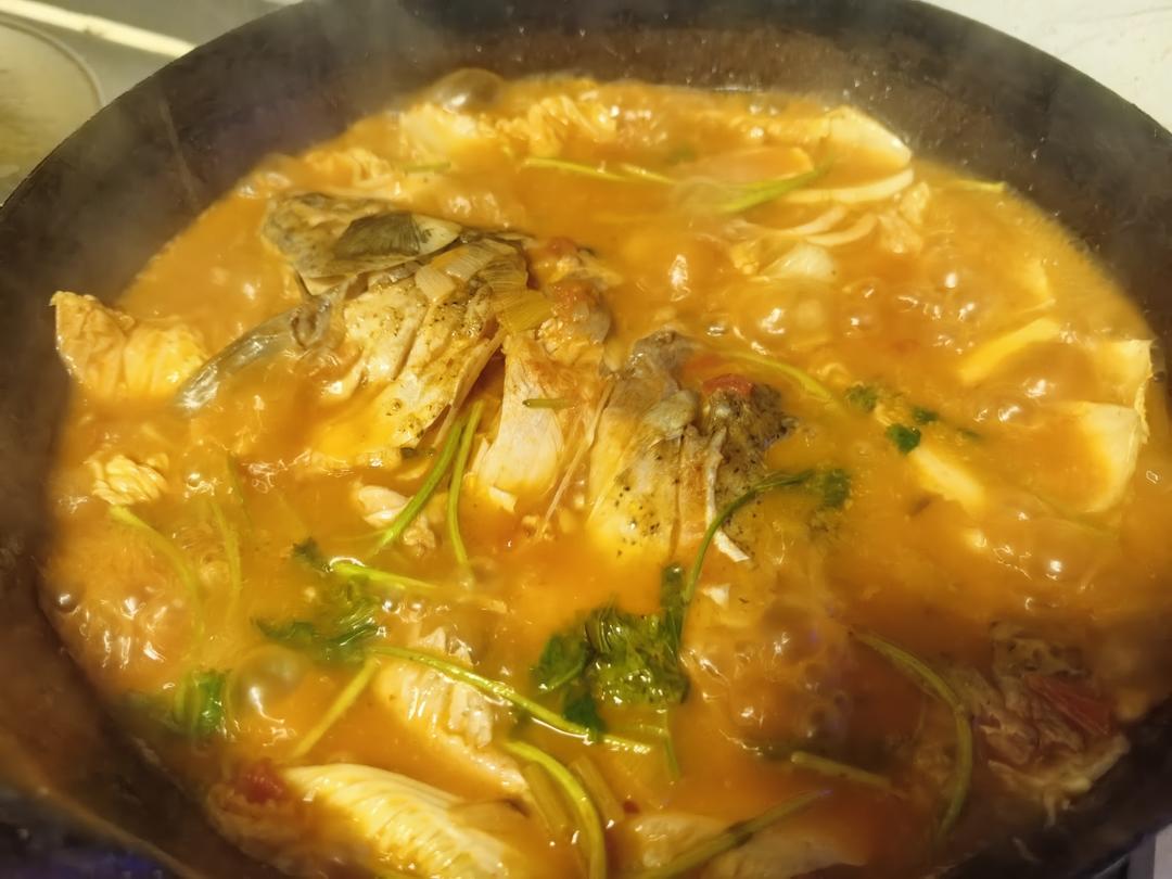 贵州风味酸汤鱼——三天不吃酸，走路打蹿蹿