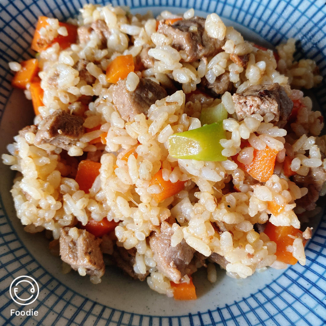 孩子最爱吃香喷喷的牛肉粒炒饭