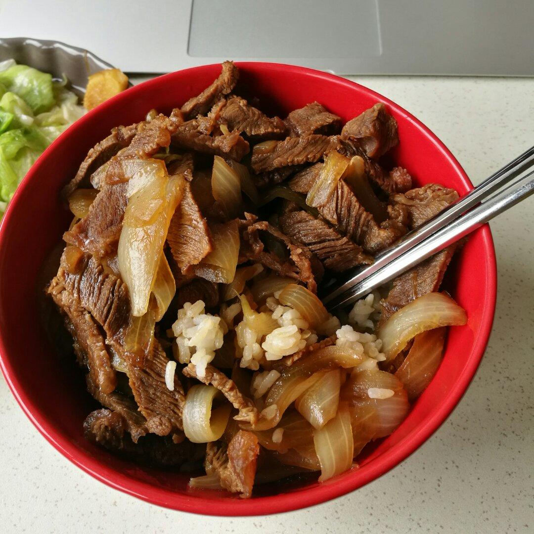 日式牛肉盖饭