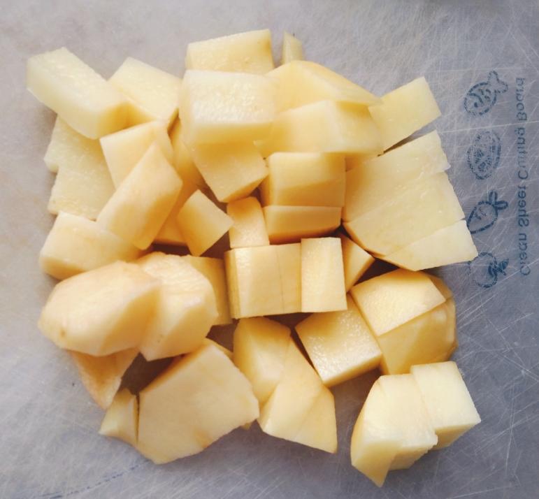 延边朝鲜族 传统【土豆酱汤】的做法 步骤1