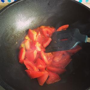 番茄鸡蛋培根烩饭的做法 步骤3