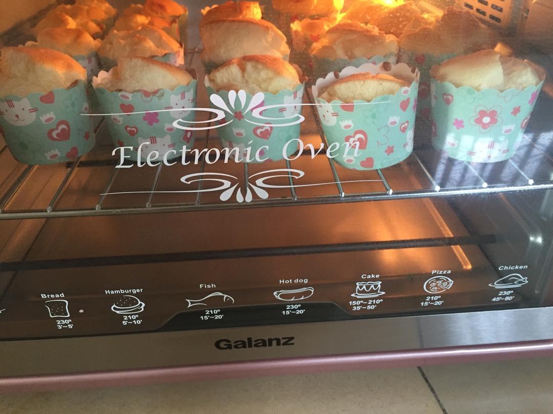 软绵绵戚风纸杯蛋糕