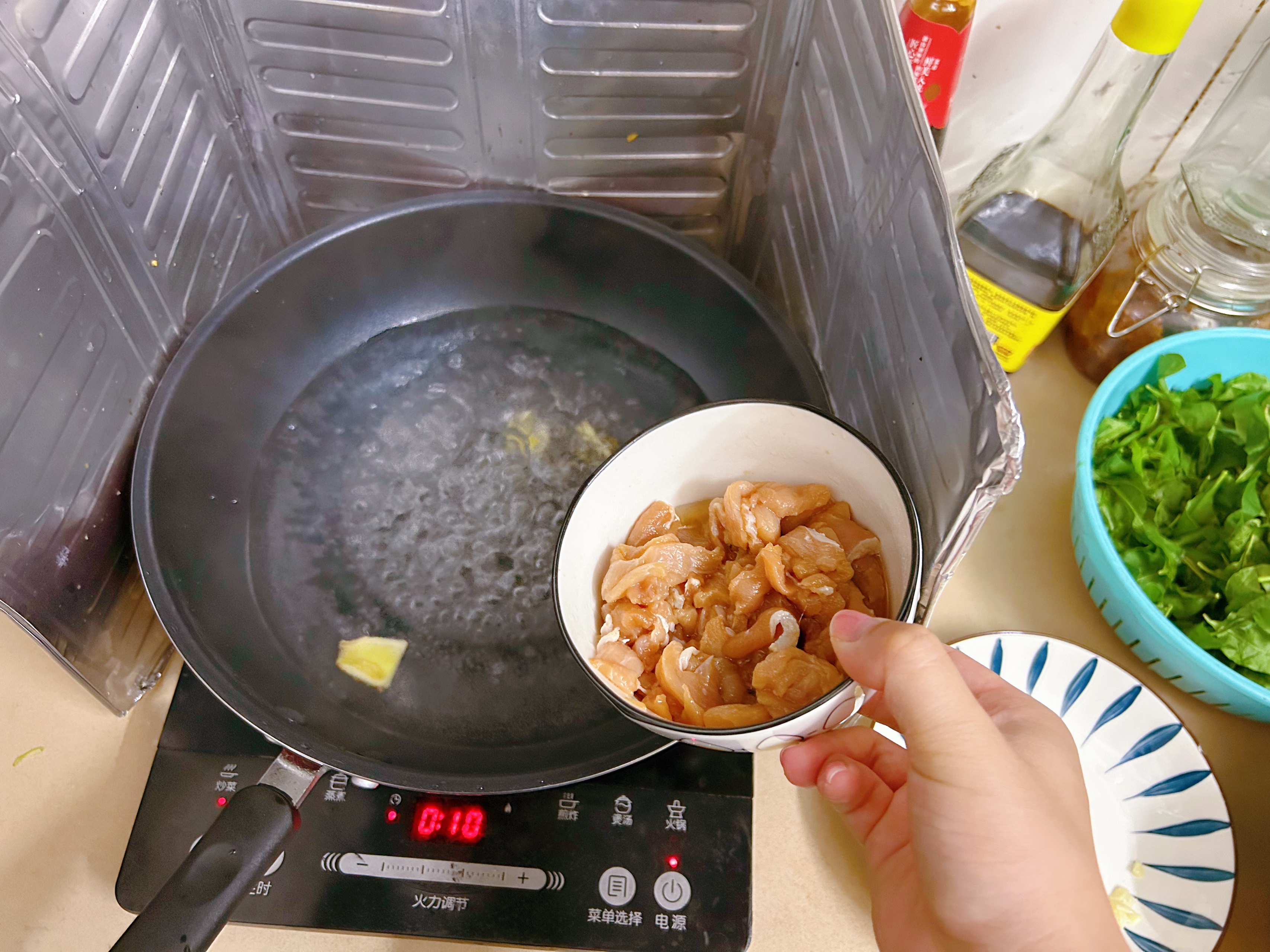 广东靓汤—枸杞叶瘦肉汤的做法 步骤3