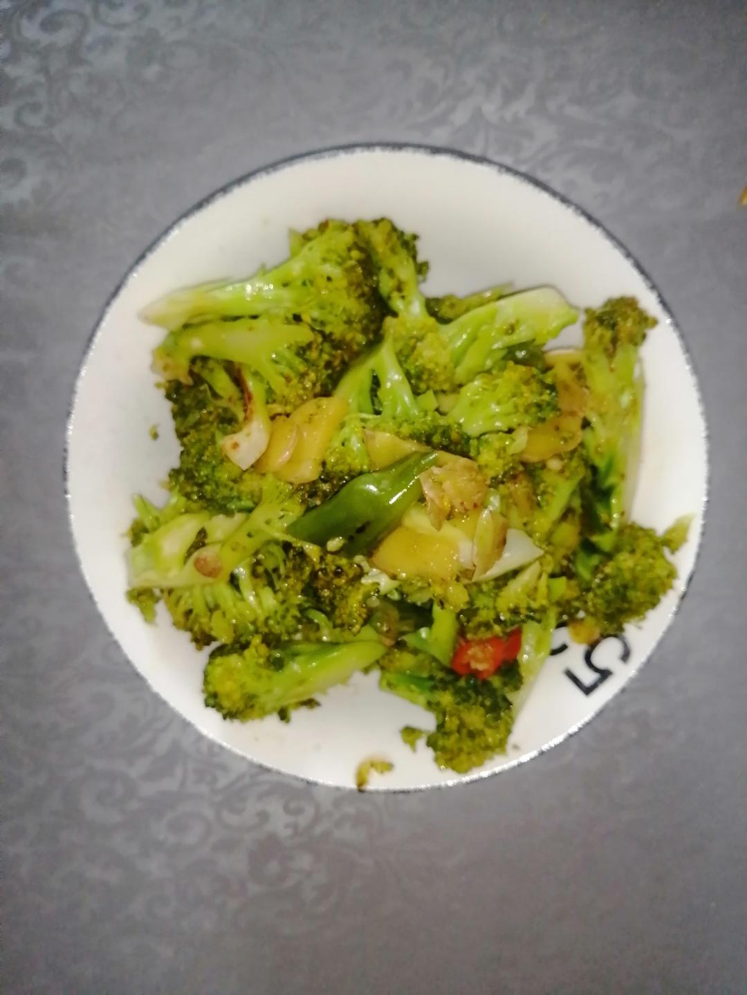 好吃到爆的耗油蒜蓉西兰花(从不修图，喜欢请关注)