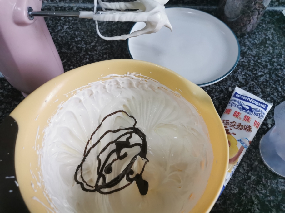 雀巢鹰唛巧克力炼奶浓情巧克力奶油蛋糕的做法 步骤23