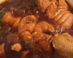 红烧猪蹄 凉拌海带丝 萝卜粉条鸡蛋水饺的做法 步骤1