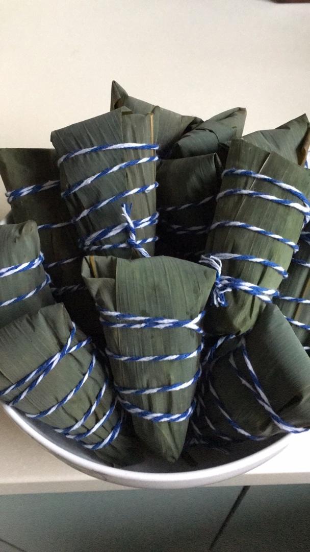 带着爱心做的四角长粽子的包法(有视频)