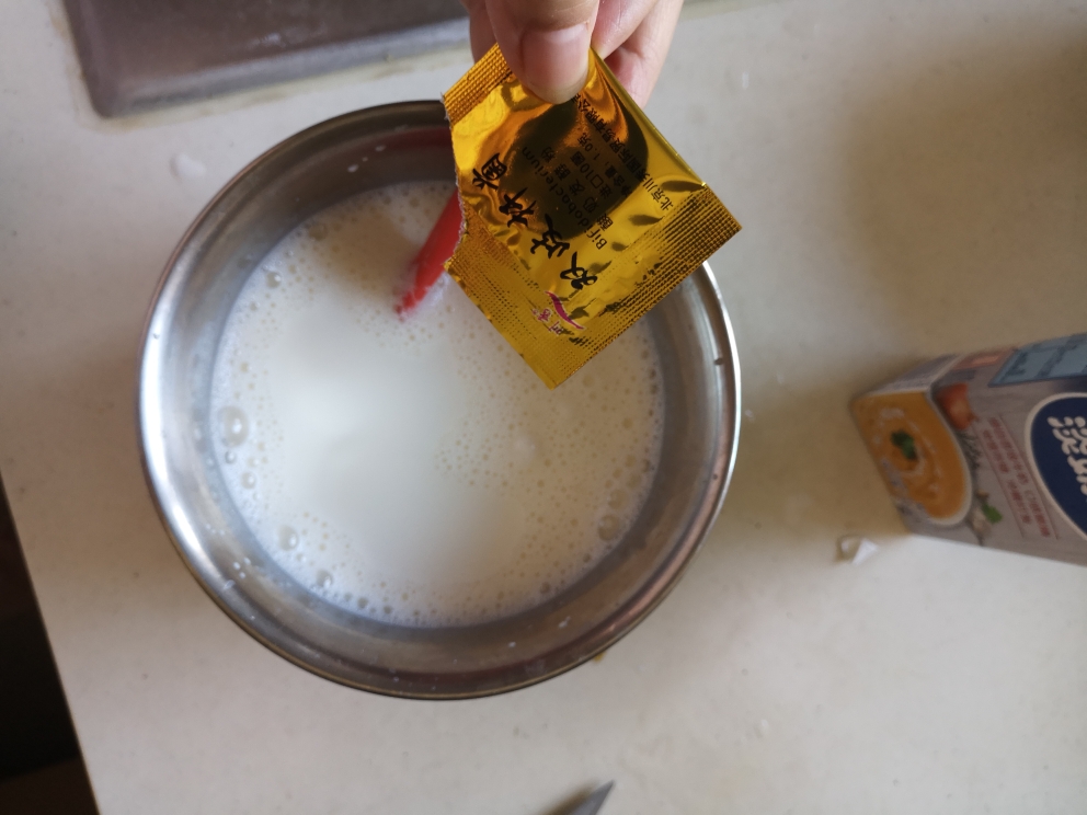超简单低糖自制浓稠酸奶的做法 步骤4