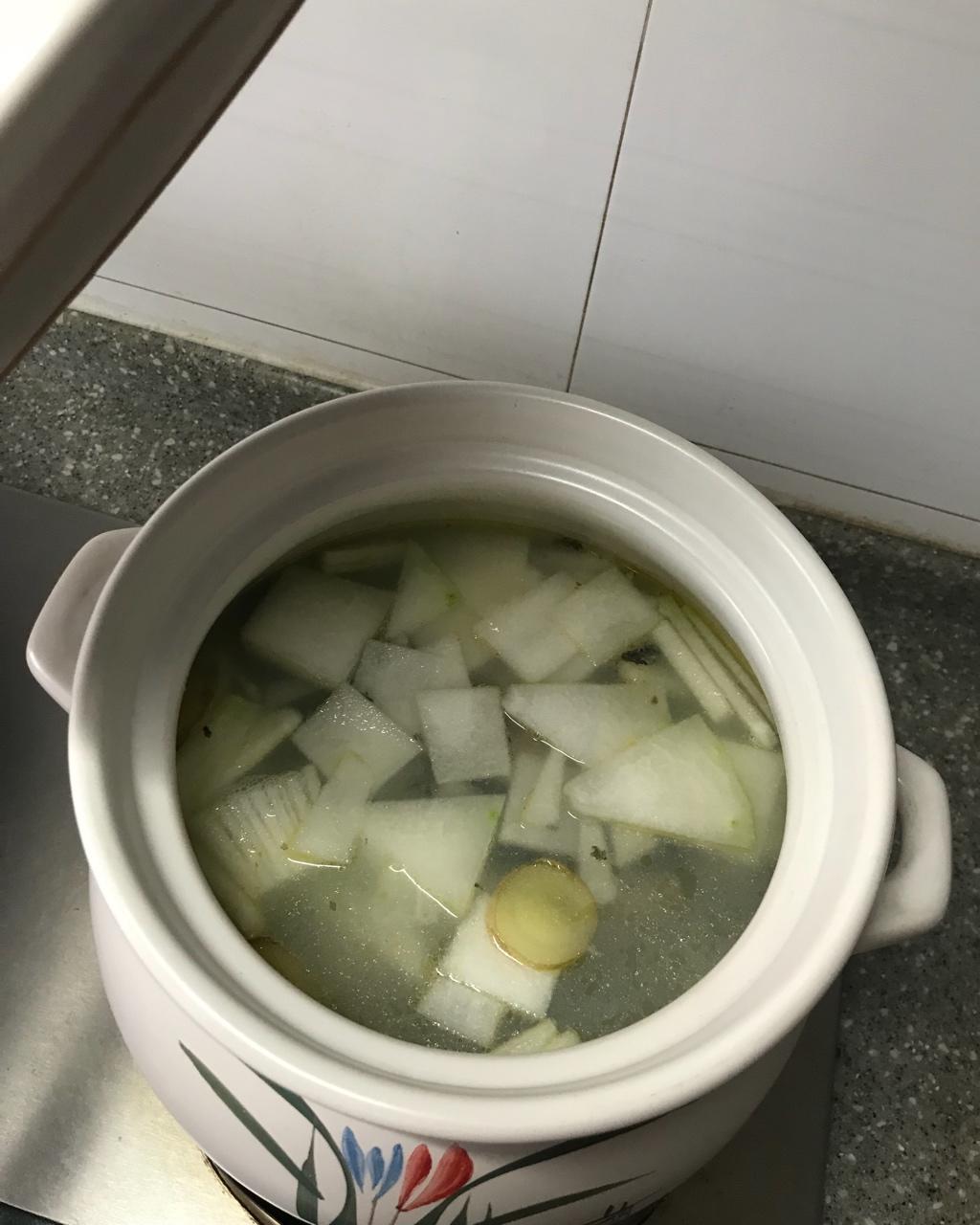 砂锅鲫鱼豆腐汤