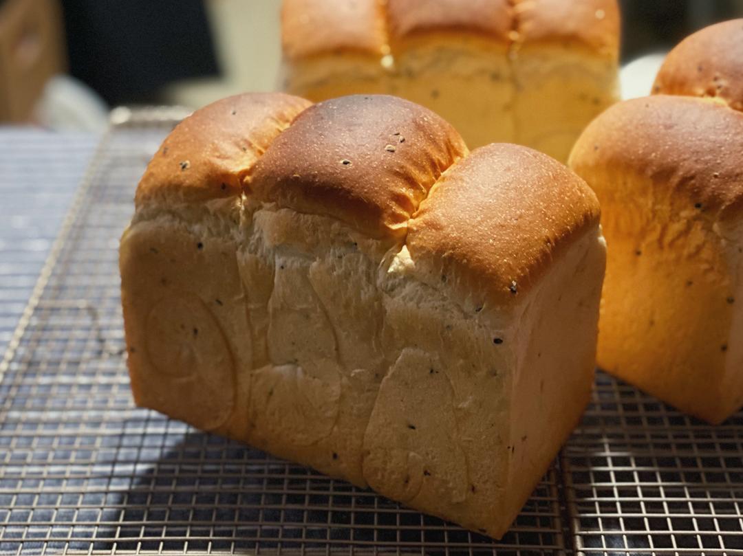 黑芝麻牛奶吐司，有“污点”的家伙🤫
