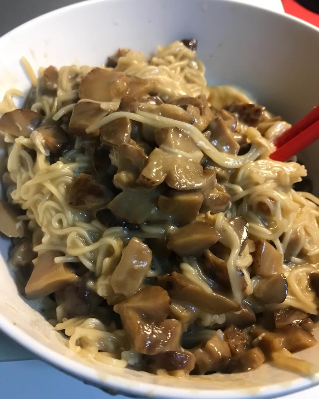 菌汤面条 看得见的香菇 尝得到的鲜美 这才是真正的菌汤