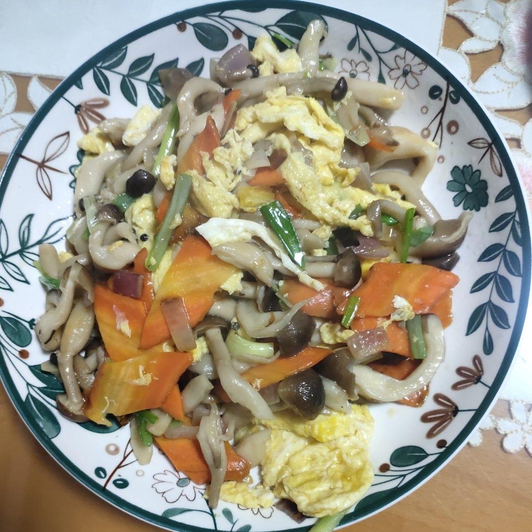 鸡蛋炒海鲜菇
