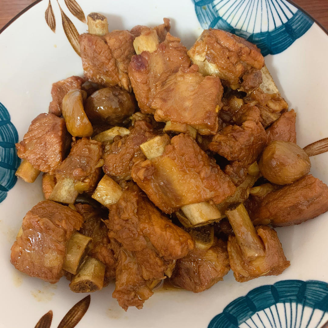 红烧排骨      作为排骨，它是相当认真的哦😎😎😎
