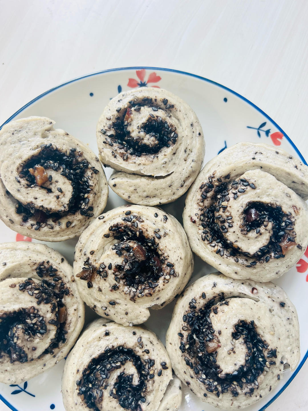黑芝麻花生卷馒头