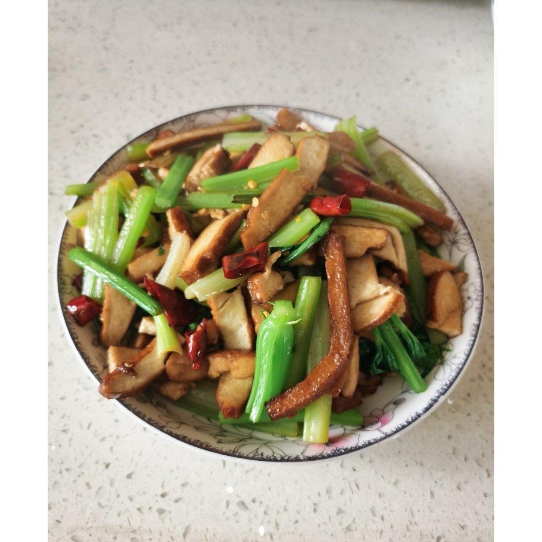 素菜：芹菜炒豆腐干
