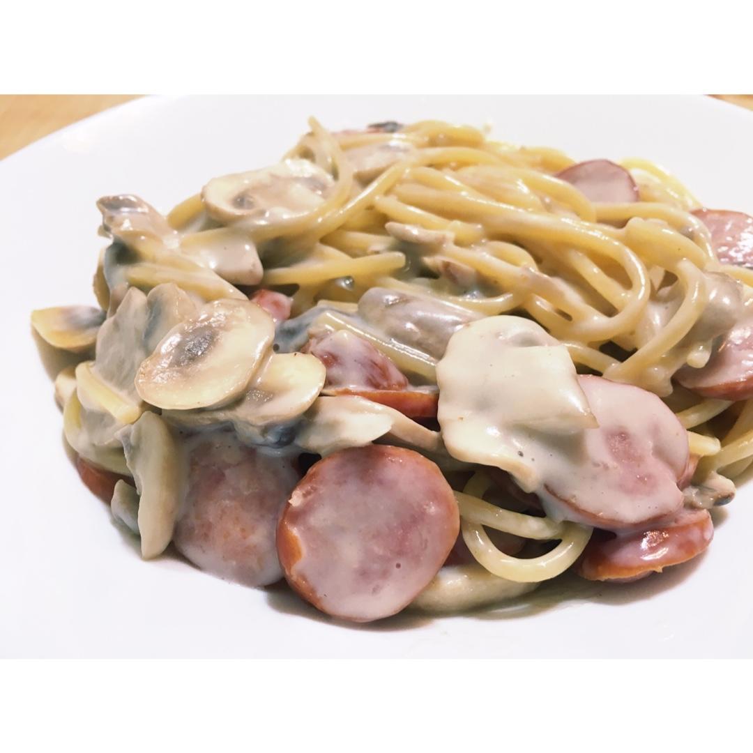 白汁蘑菇培根意粉
