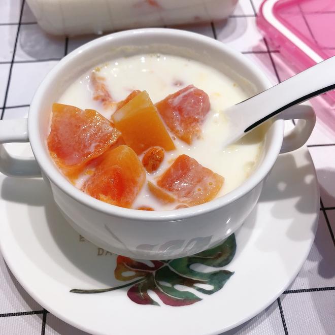 丰胸，下奶甜汤~木瓜炖牛奶的做法