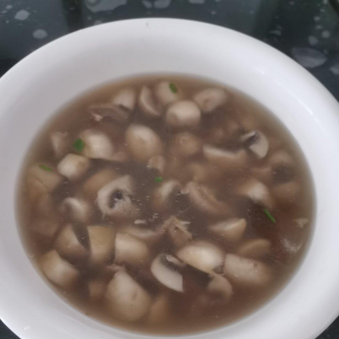 鲜掉眉毛口蘑汤