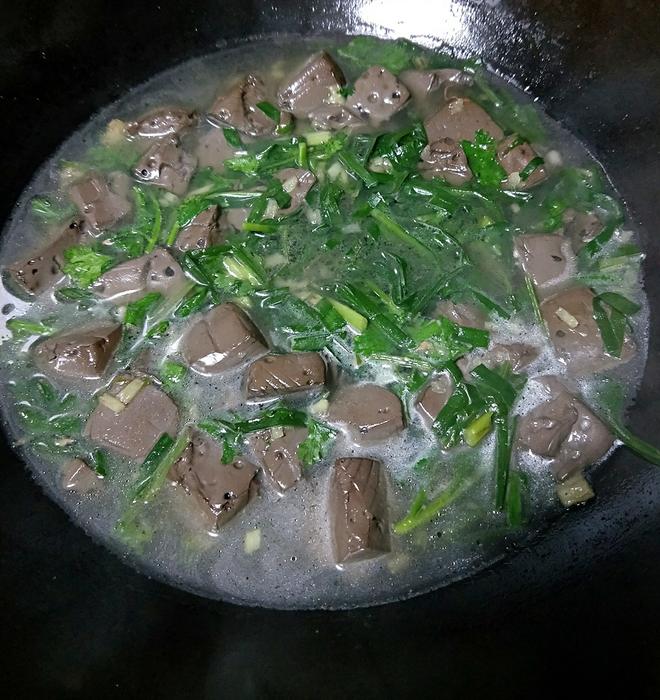 广东特色~韭菜猪红汤的做法