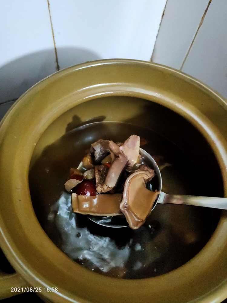 海参猪肚煲鸡汤的做法