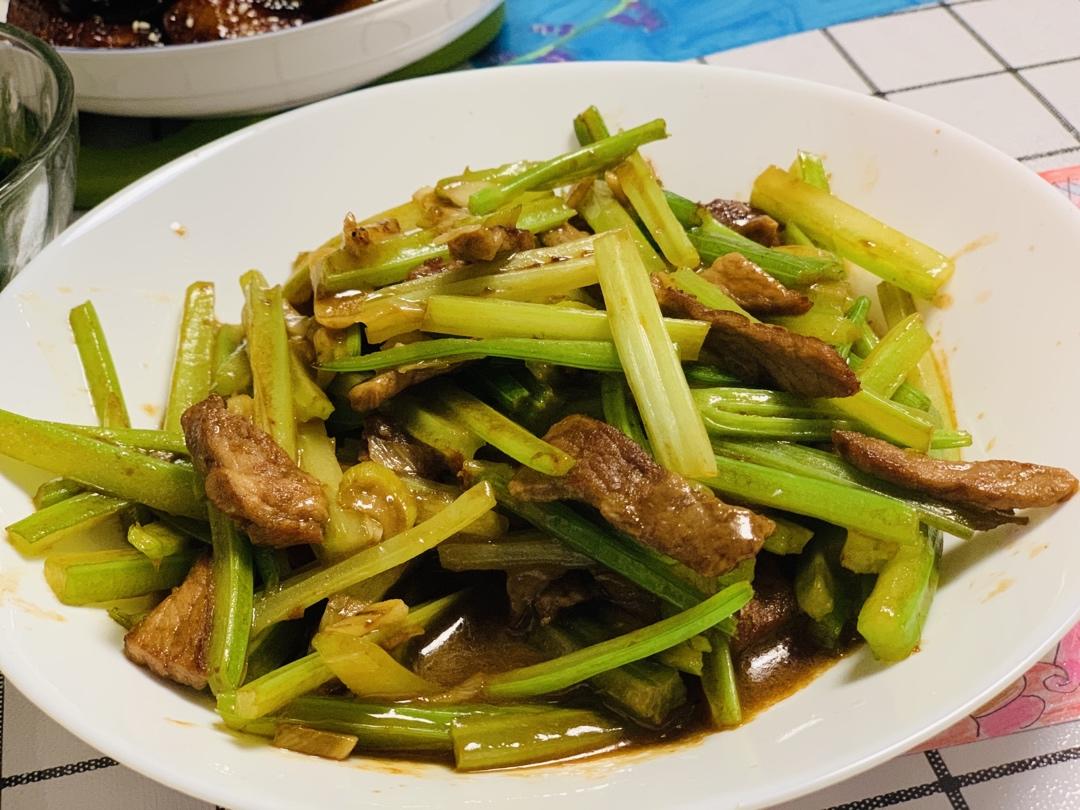 芹菜炒肉丝