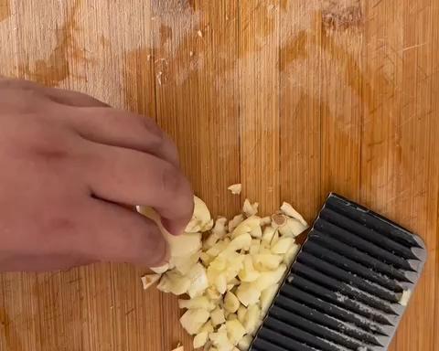 清炒丝瓜的做法 步骤2