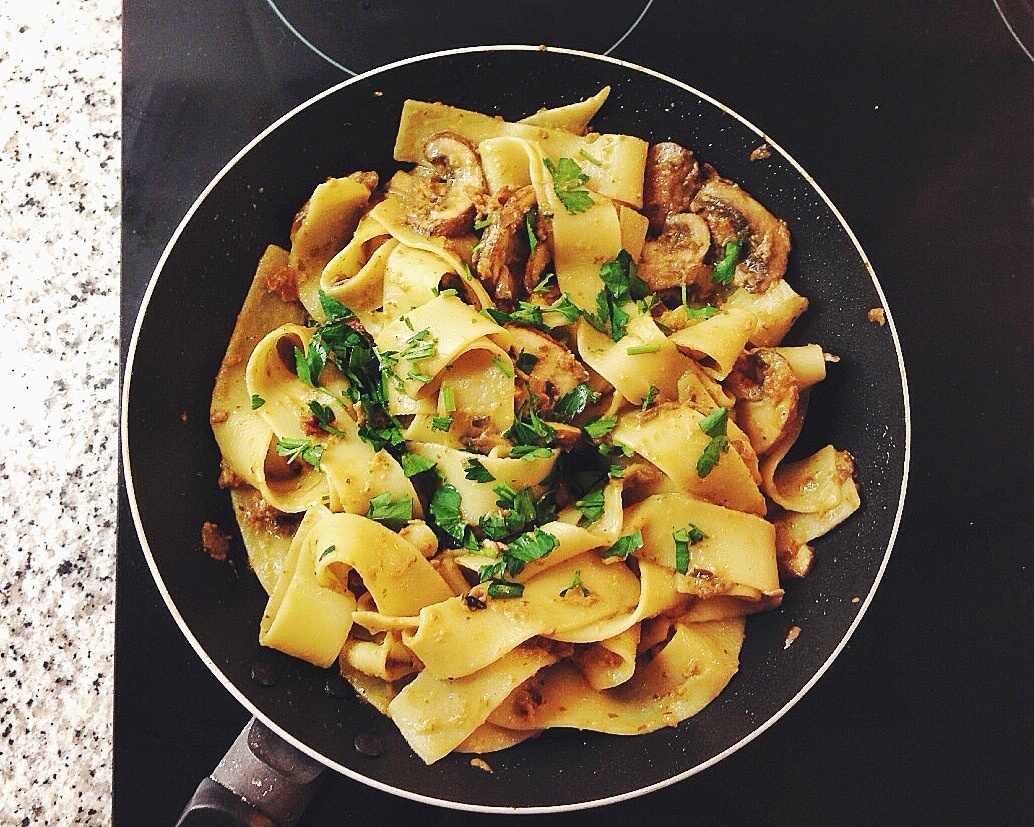 蒜香蘑菇意大利面Garlic Mushroom Tagliatelle