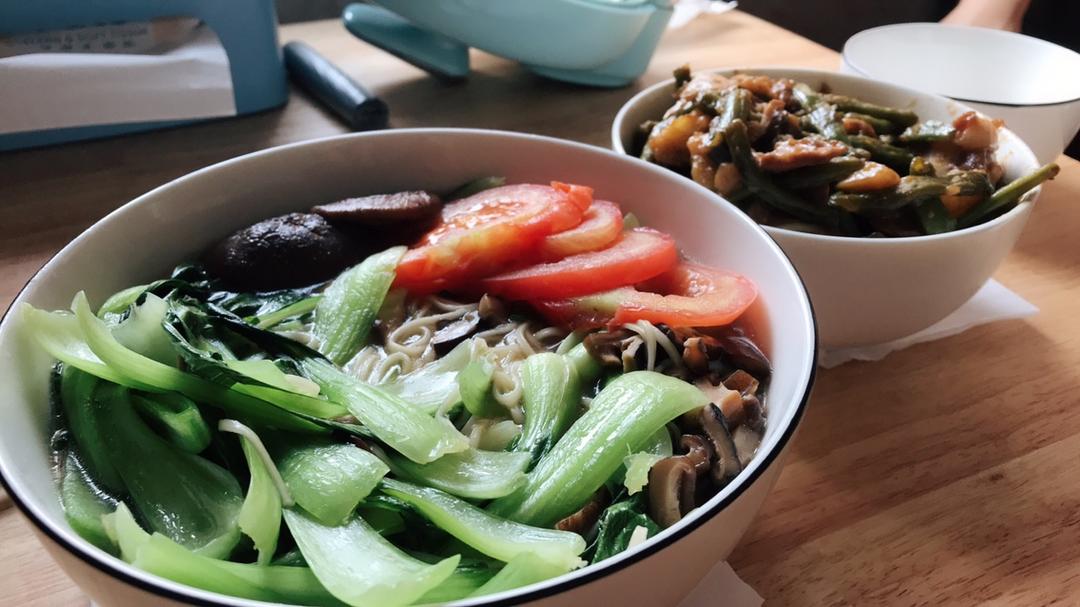 菌汤面条 看得见的香菇 尝得到的鲜美 这才是真正的菌汤