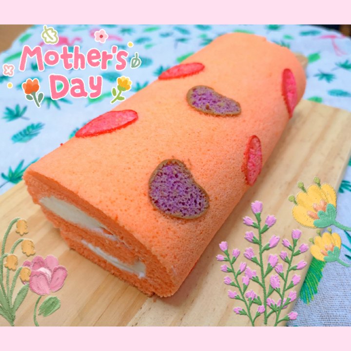 超粉嫩的爱心草莓蛋糕卷