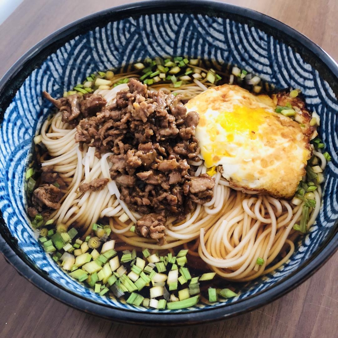 热汤面