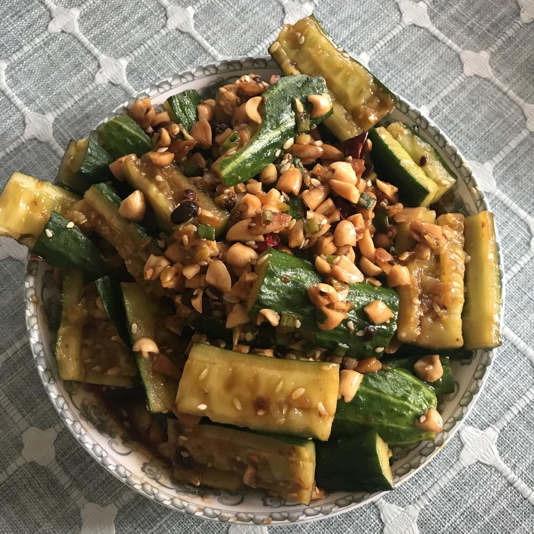 超级好吃的凉拌拍黄瓜