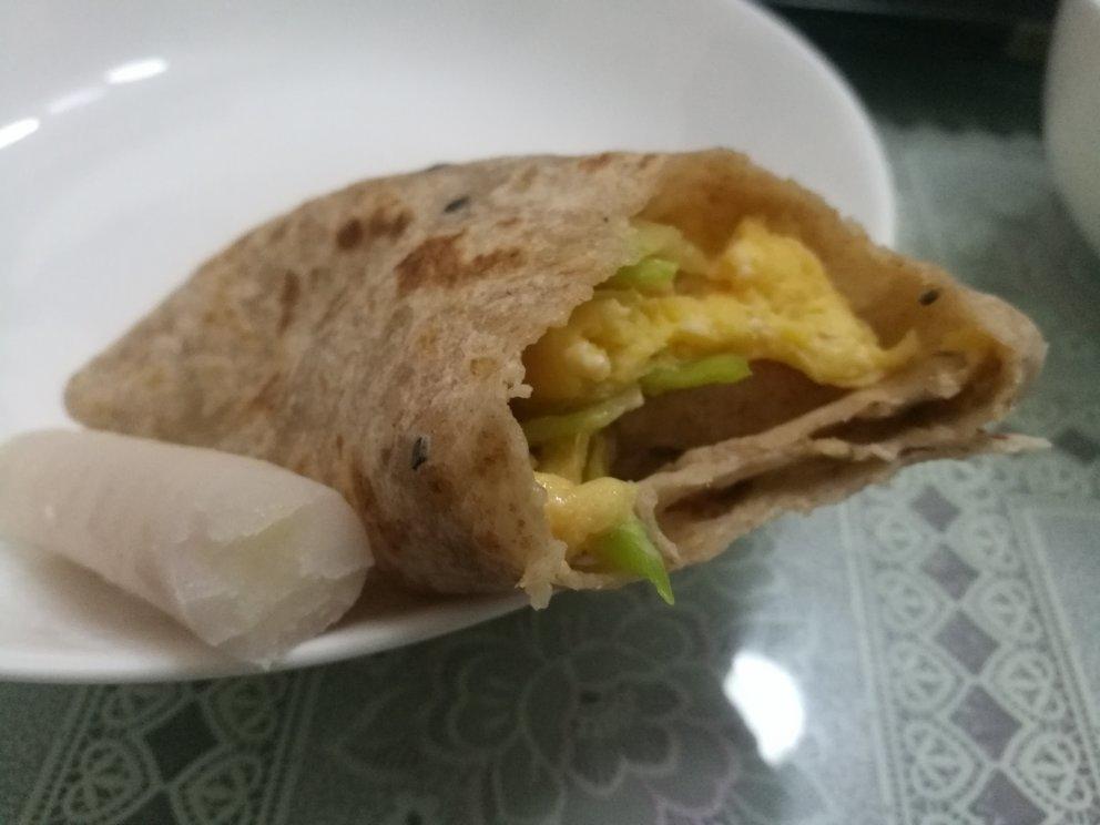 明天的早餐吃什么？我有炒蛋培根卷饼！