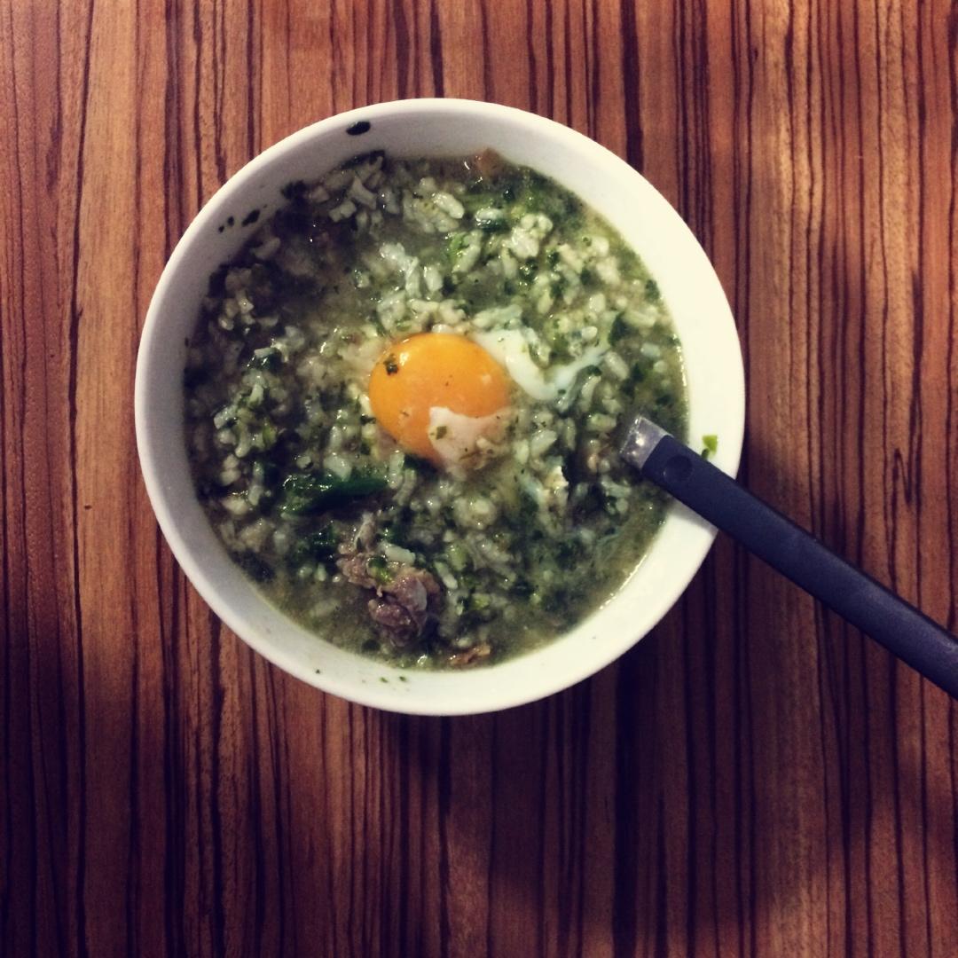 窝蛋生滚牛肉粥