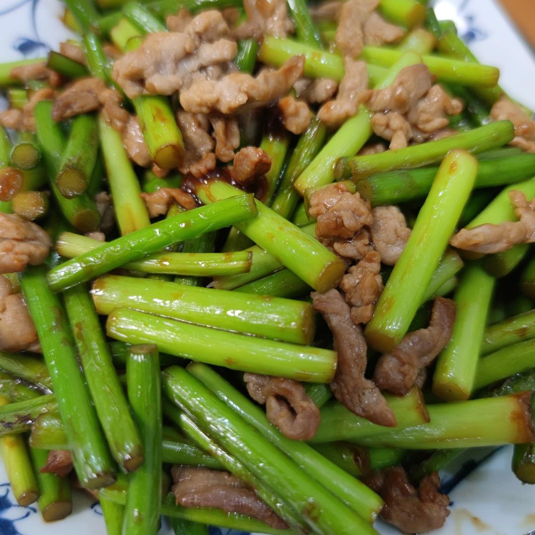 简单易做的下饭菜－蒜苔炒肉