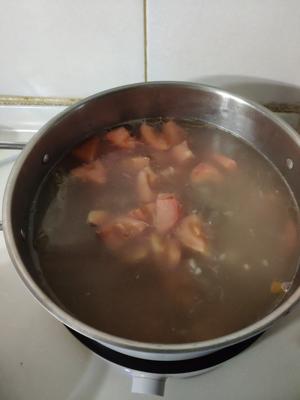西红柿牛边排蔬菜汤的做法 步骤3