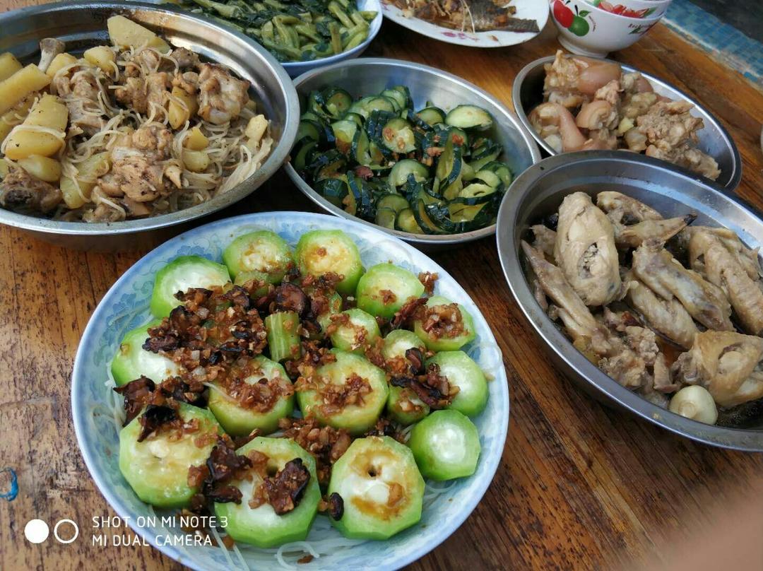 只需要五分钟就可以的美味蒜蓉蒸丝瓜