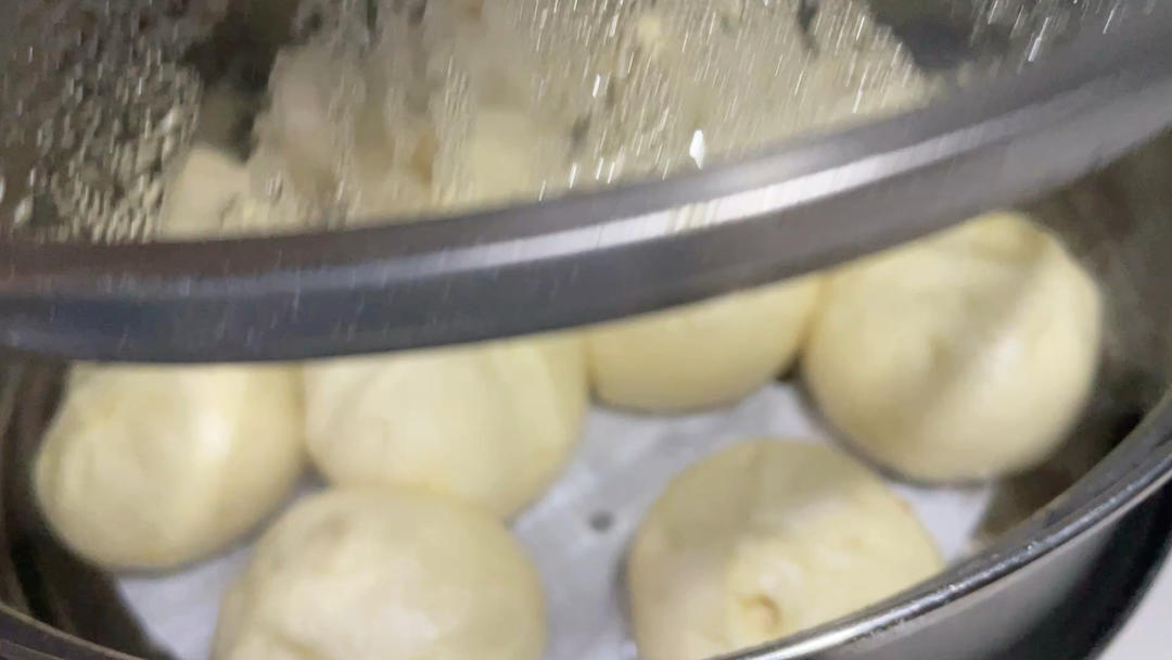 自做胡萝卜和洋葱肉包