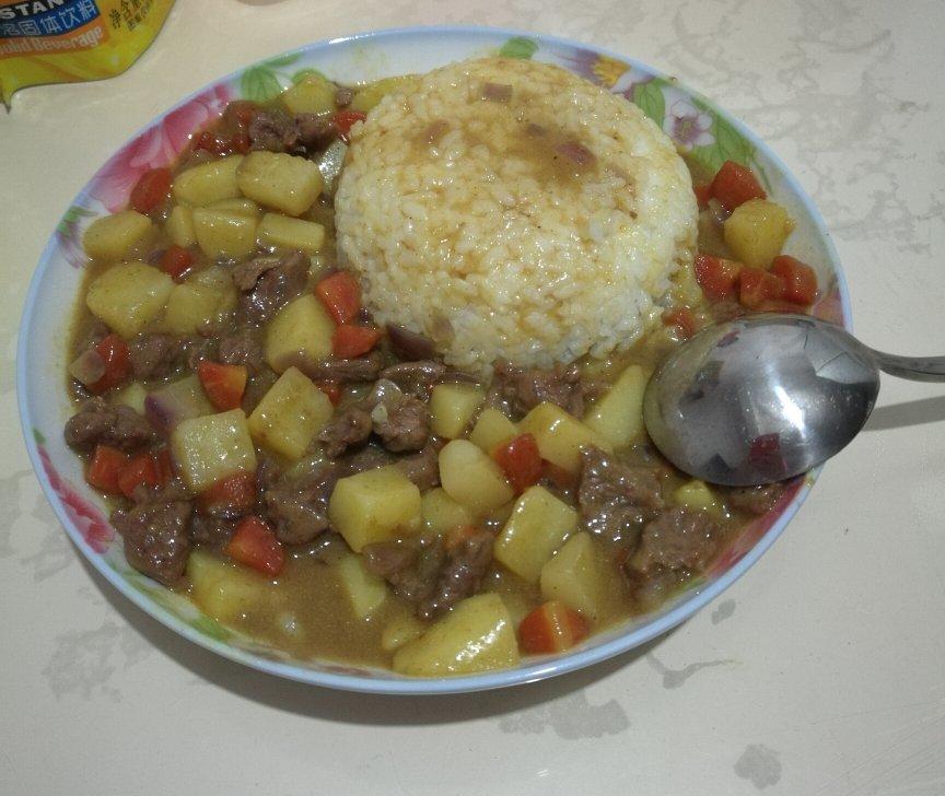 咖喱牛肉盖浇饭