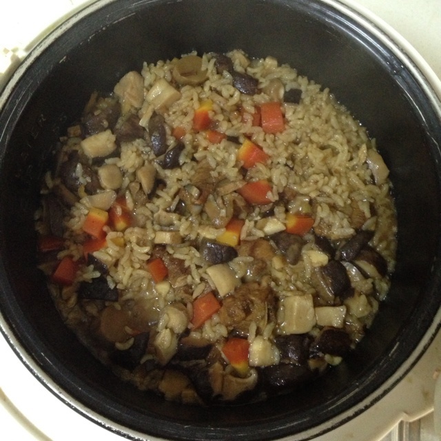 喷香排骨焖饭（爆好吃）