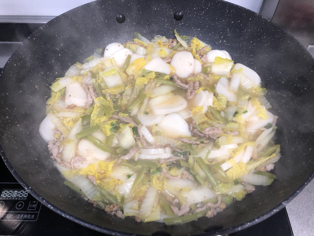 【白菜肉丝年糕汤】