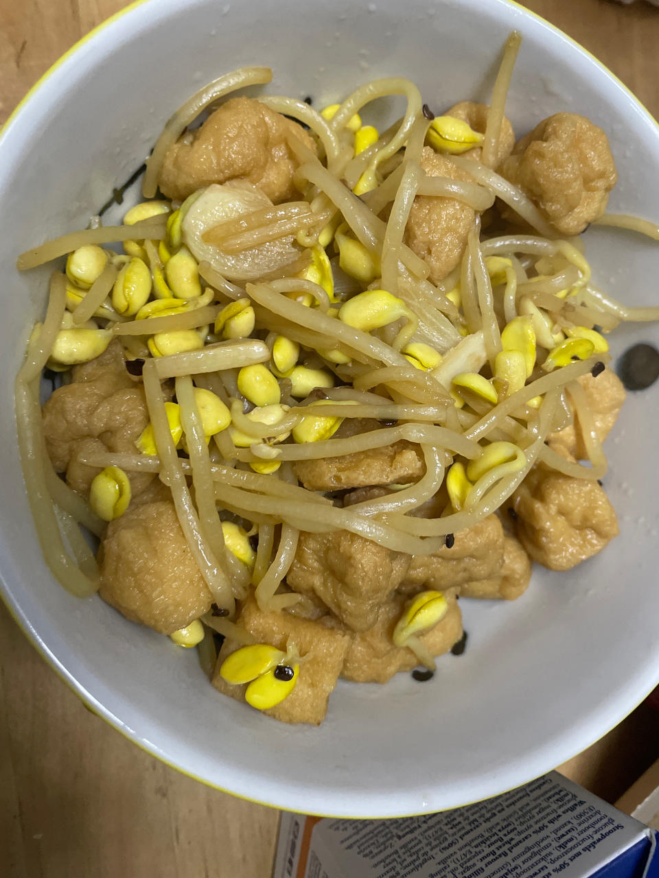 黄豆芽炒油豆腐
