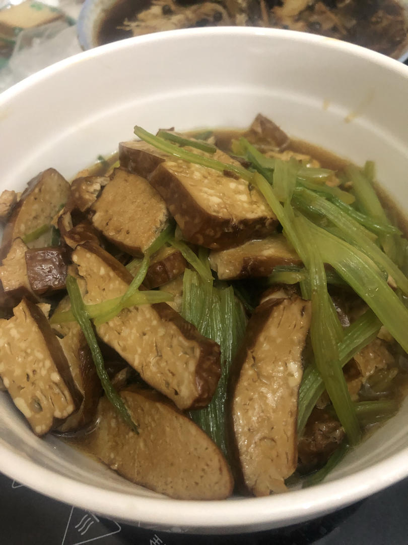 入味爆香的芹菜炒香干