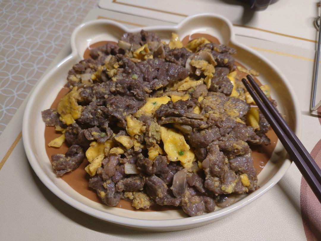 滑蛋牛肉，牛肉滑嫩，鸡蛋松软