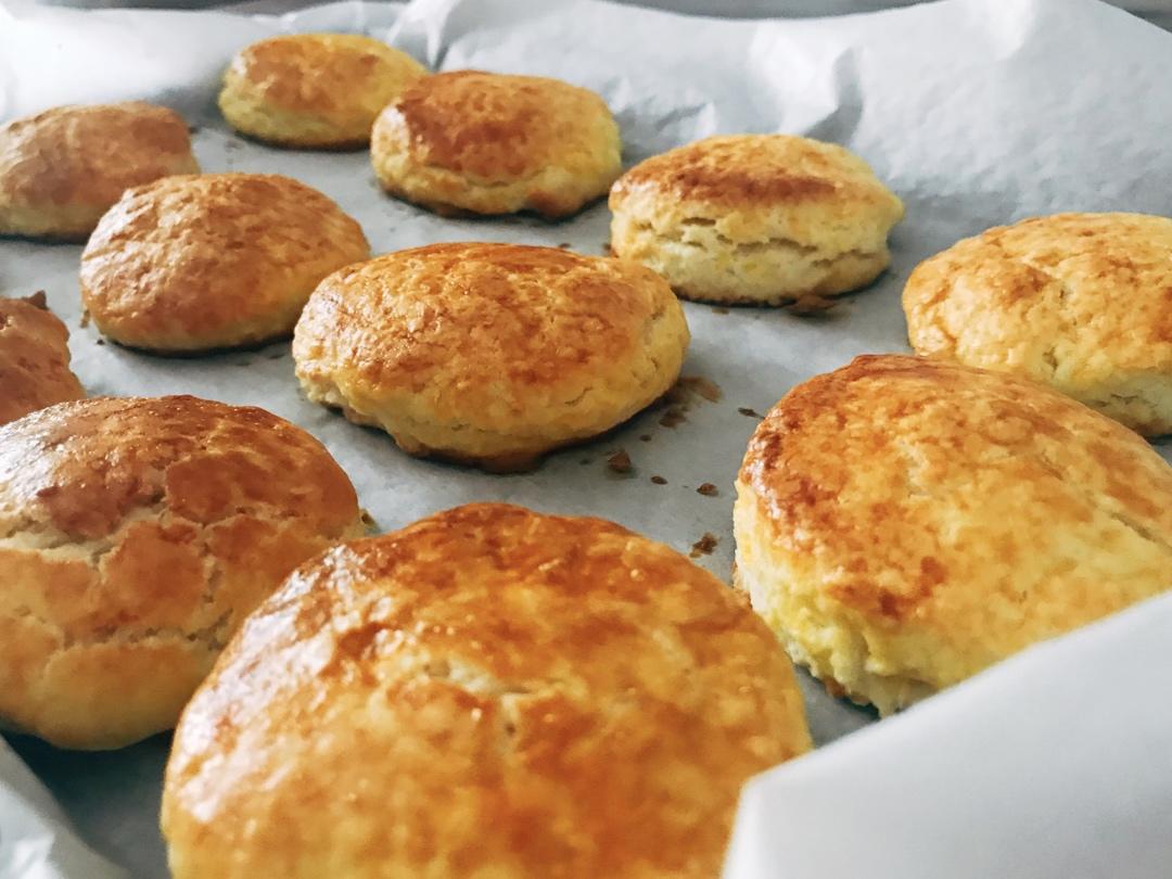 【视频】3分钟 奶油司康Scone(可能是世界上最快手的司康) 消耗淡奶油～